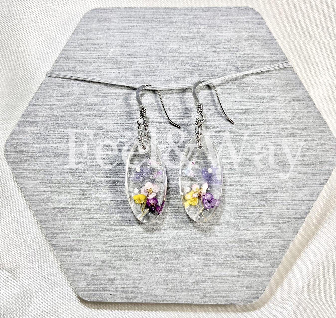 乾燥花をレジンで固定して作った花束ピアス、シルバー S925 ピアス　Feel&Way feel.and.way feel-way.com