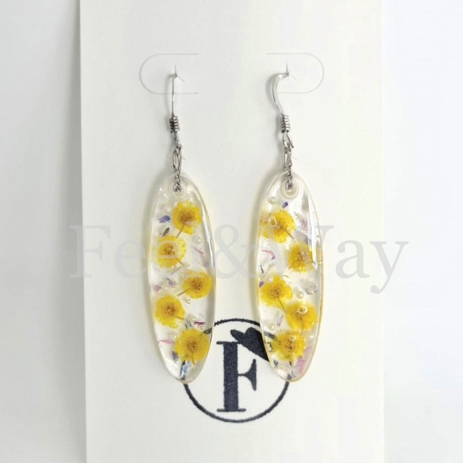 乾燥お花をレジンで固定して作ったミモザ花ピアス、シルバー S925 ピアス　Feel&Way feel.and.way feel-way.com